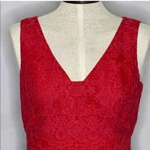 Tory Burch Cameron Scalloped Hem Lace
Sheath Dress - Size 6 - Picture 2 of 8